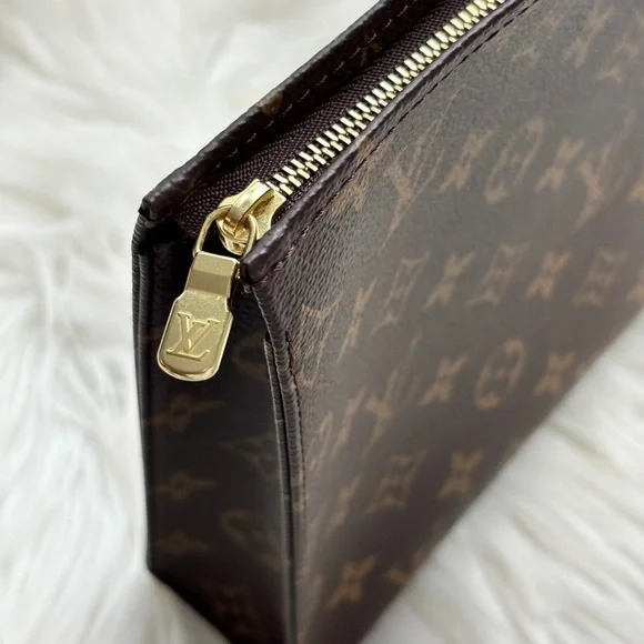NWT Louis Vuitton Monogram Toiletry Pouch 26 - Picture 6 of 7